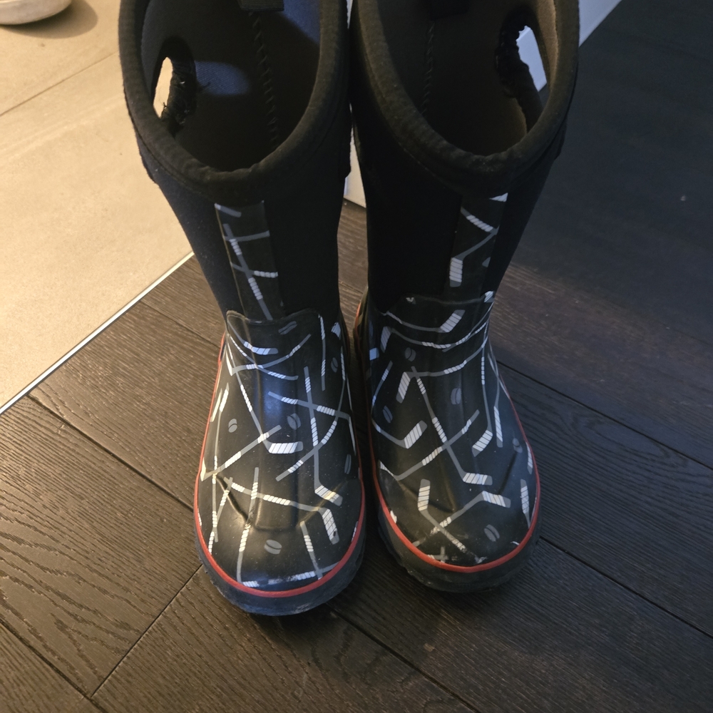 Bogs Kids Black and Gray Patterned Boots